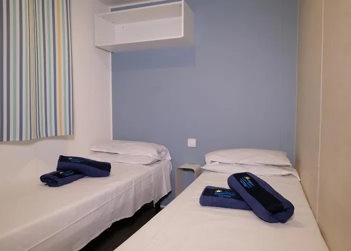 مكان تخييم Happy Camp Mobile Homes In Villaggio Turistico Internazionale Eden سان فيليتْشي ديل بيناكو